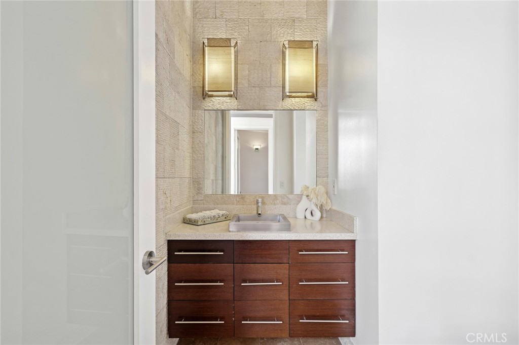 2085 Temple Hills Drive