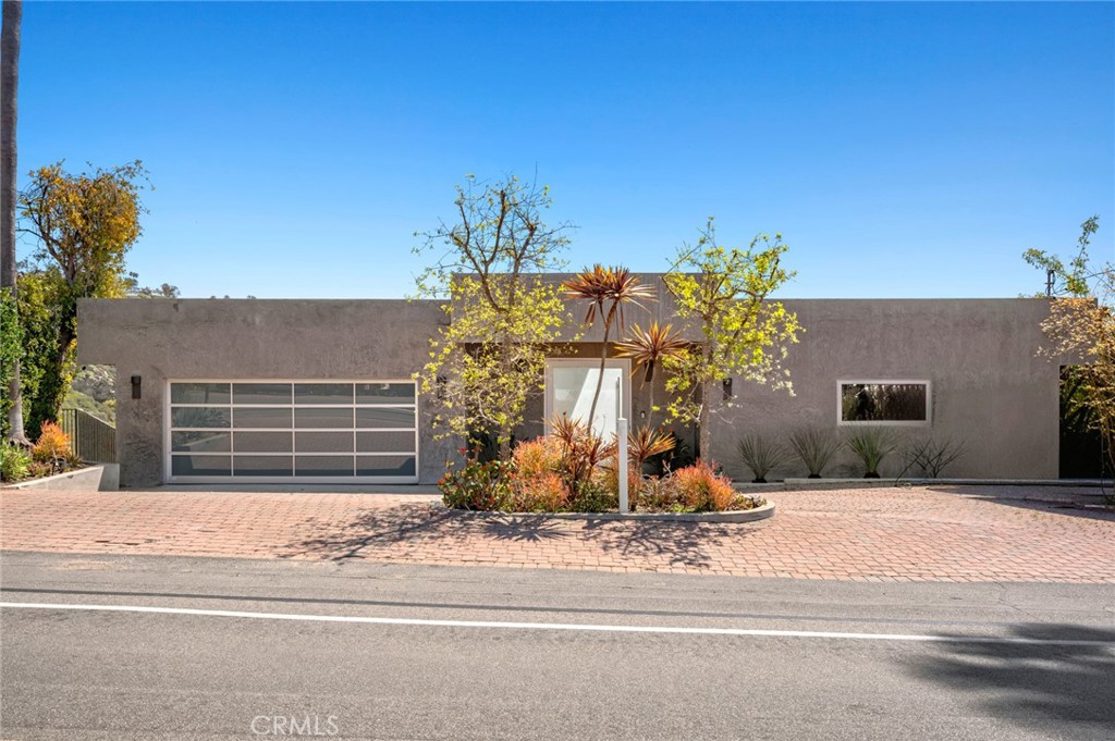 2085 Temple Hills Drive