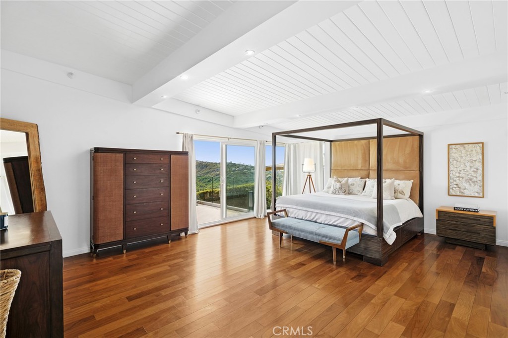 2085 Temple Hills Drive