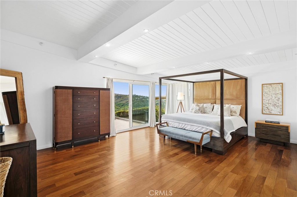 2085 Temple Hills Drive