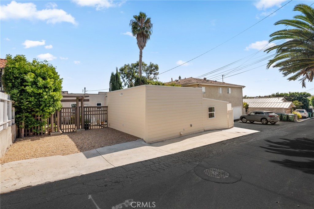 372 1/2 Jasmine Street