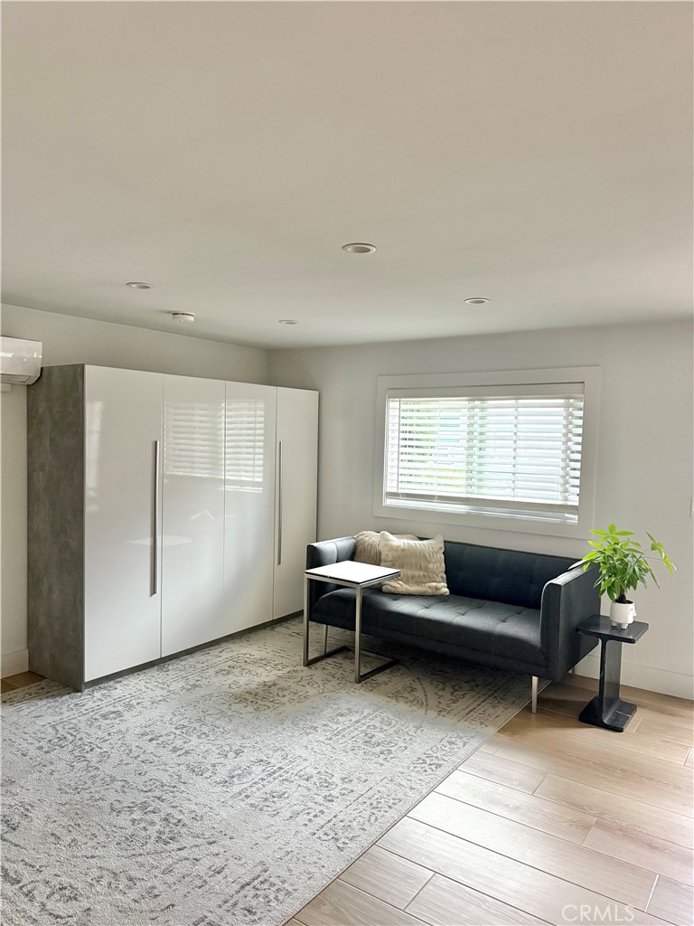 372 1/2 Jasmine Street