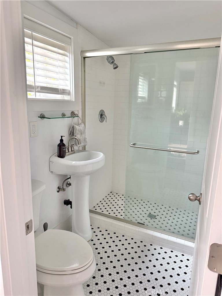 372 1/2 Jasmine Street