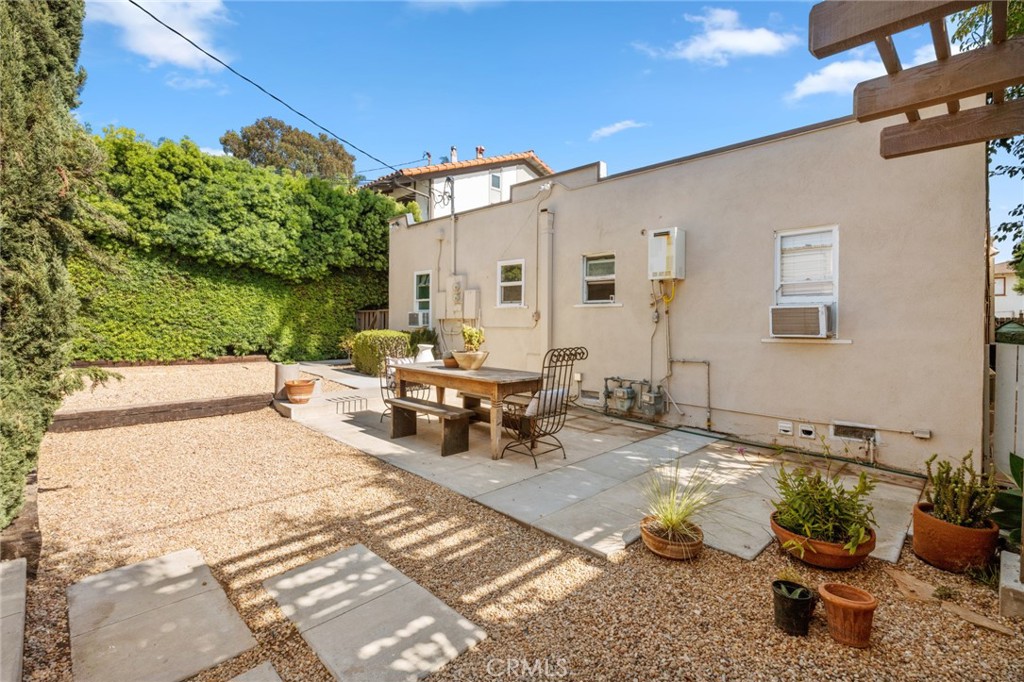 372 1/2 Jasmine Street