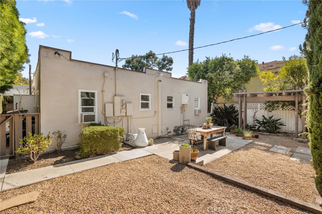 372 1/2 Jasmine Street