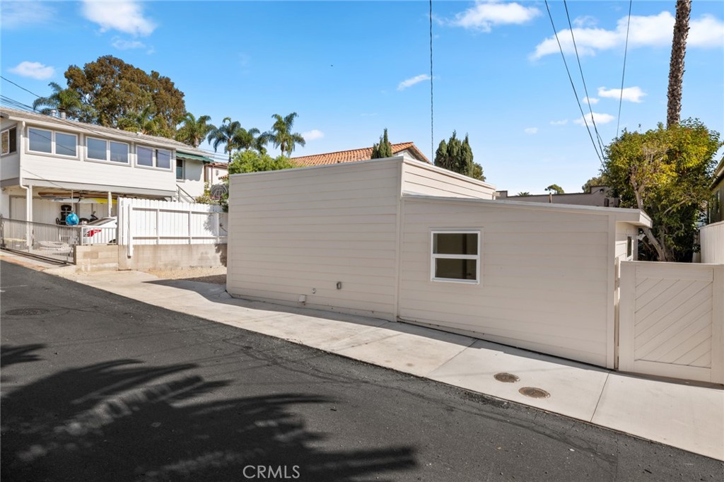 372 1/2 Jasmine Street