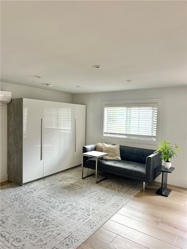 372 1/2 Jasmine Street