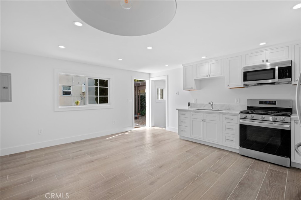 372 1/2 Jasmine Street