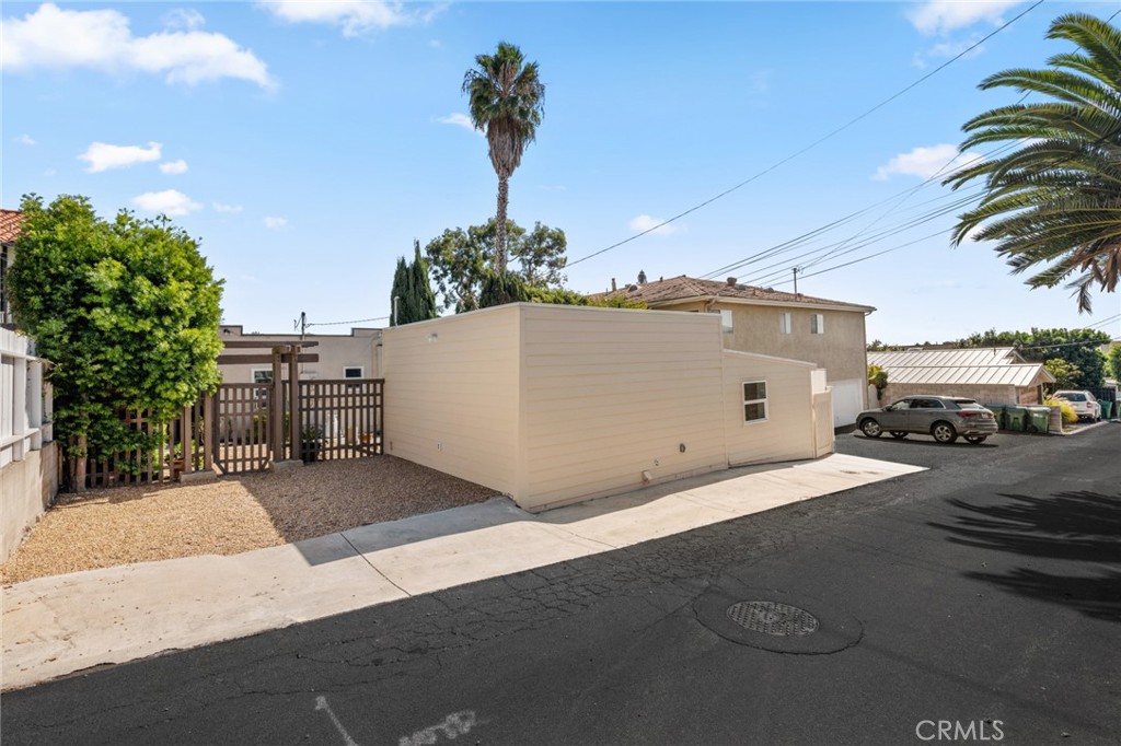 372 1/2 Jasmine Street