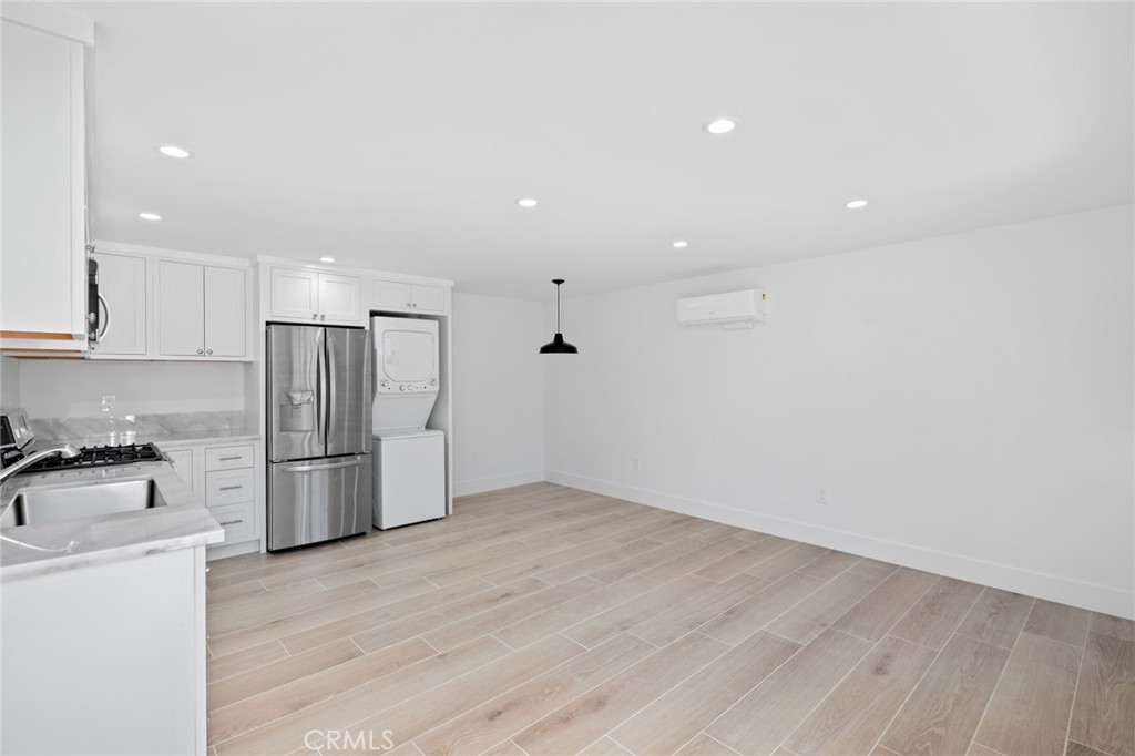 372 1/2 Jasmine Street