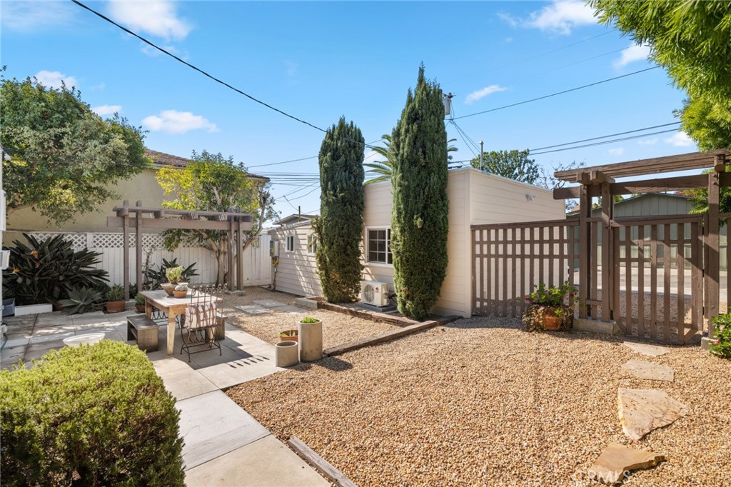 372 1/2 Jasmine Street