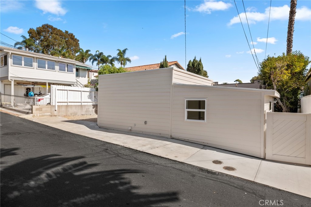 372 1/2 Jasmine Street