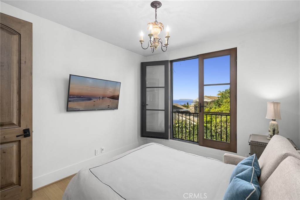 2100 Crestview Drive