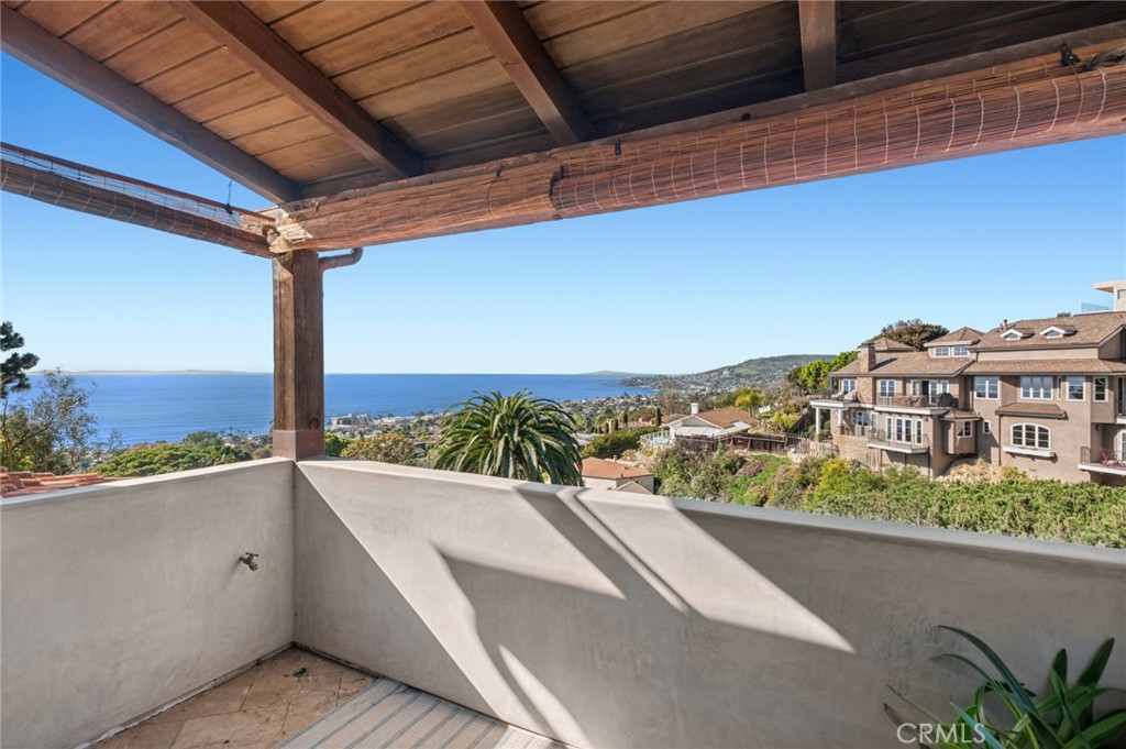 2100 Crestview Drive