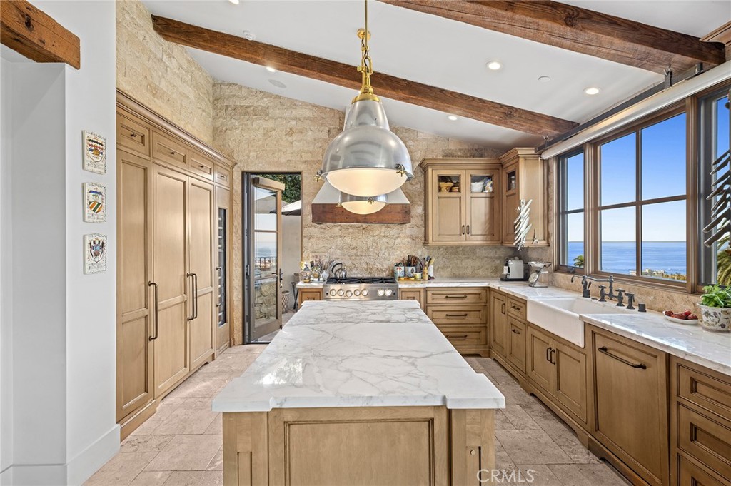 2100 Crestview Drive