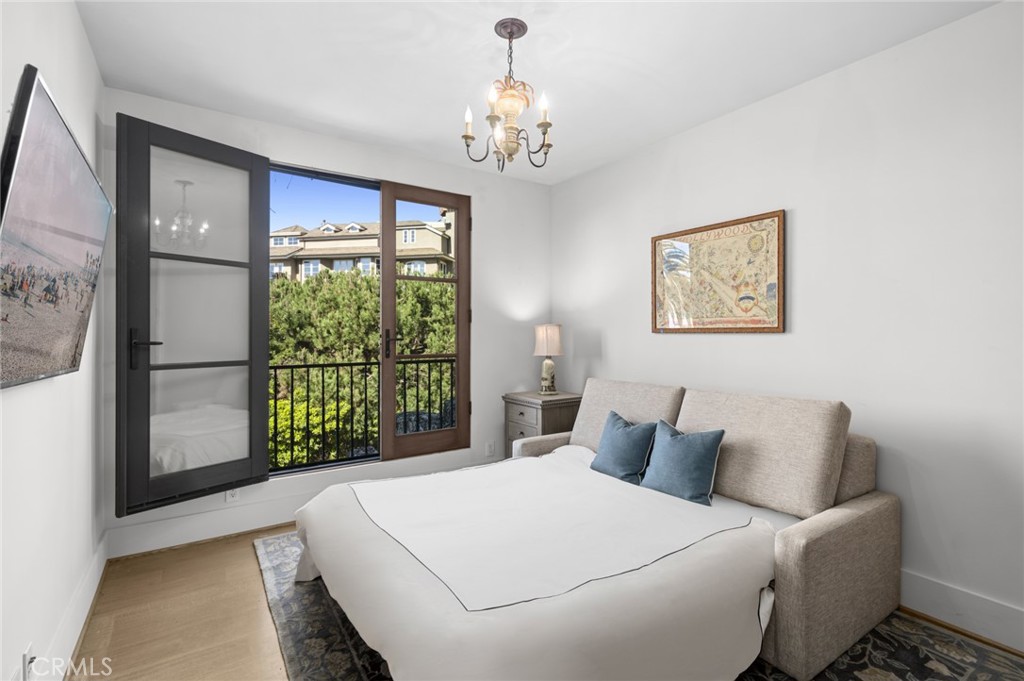 2100 Crestview Drive