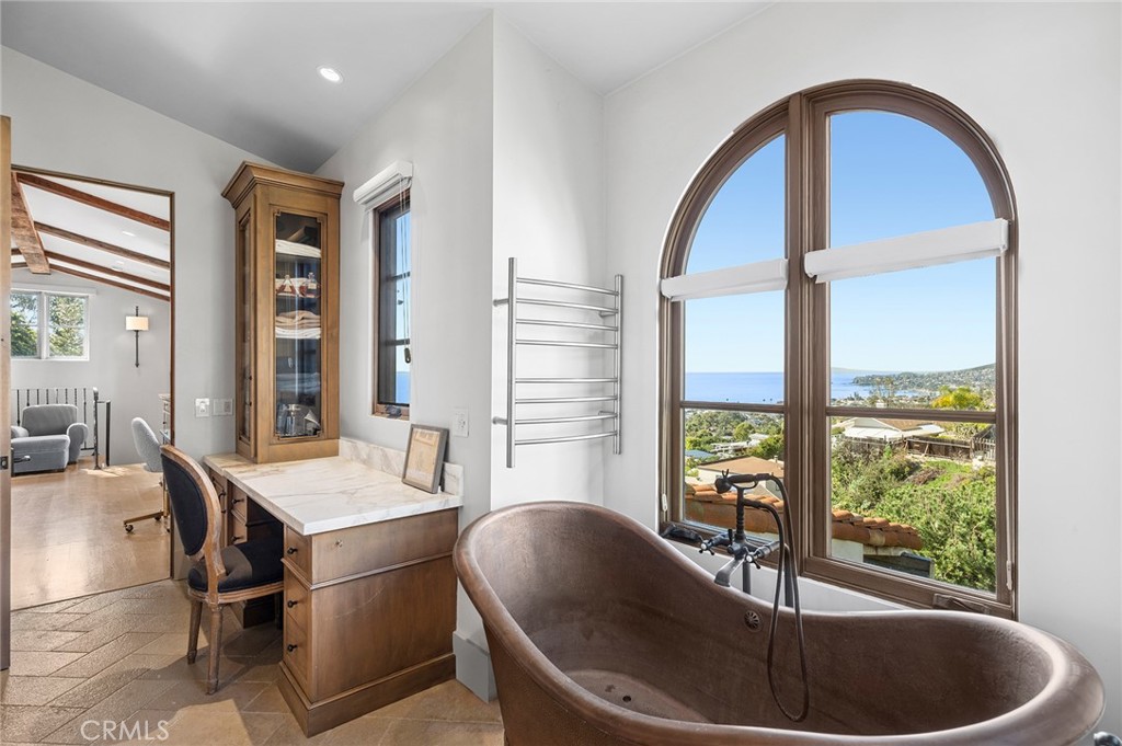 2100 Crestview Drive