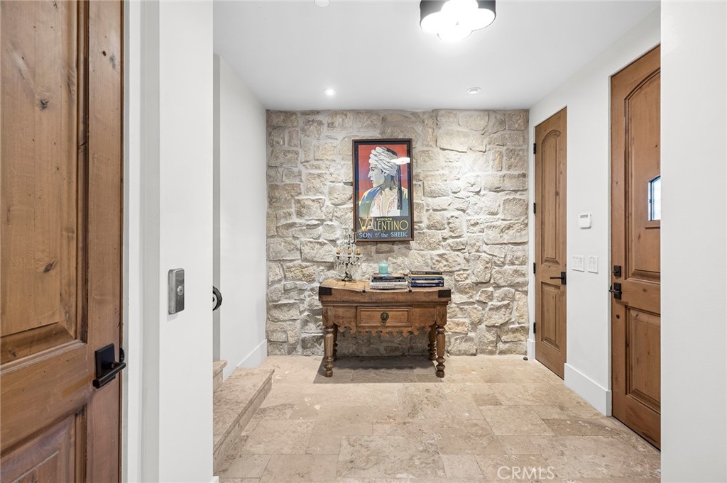 2100 Crestview Drive