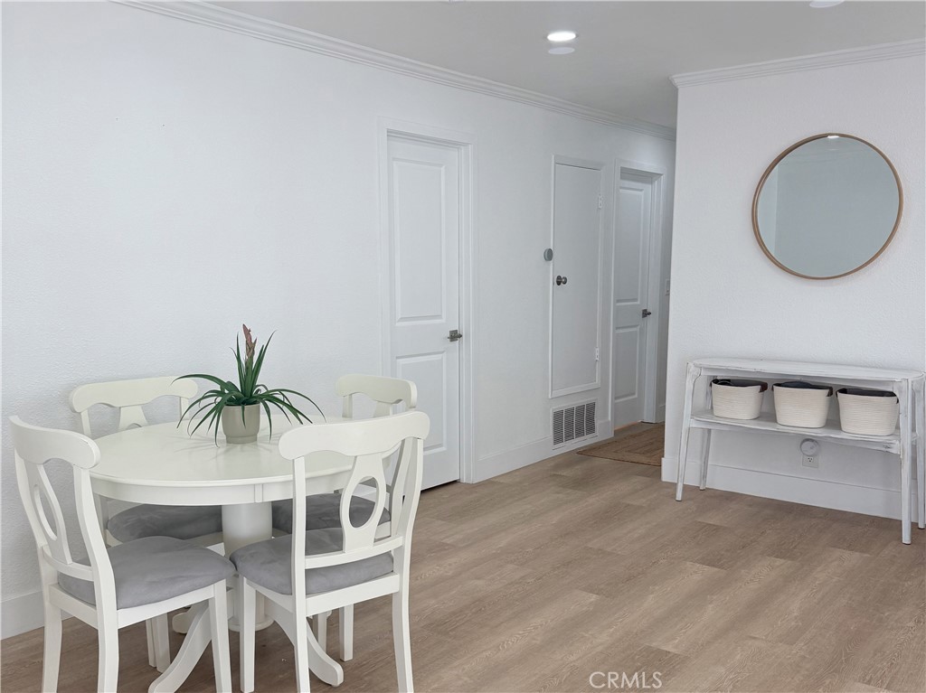 33932 Silver Lantern B