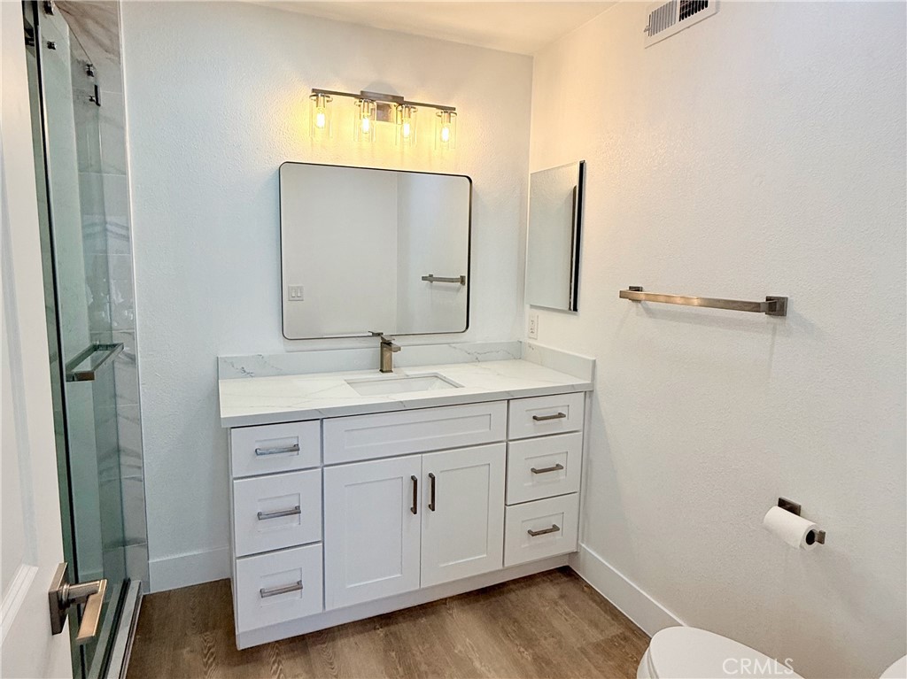 33932 Silver Lantern B