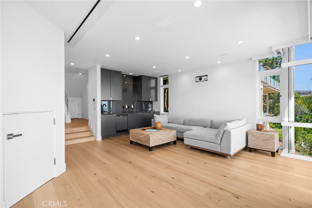 1061 Skyline Drive
