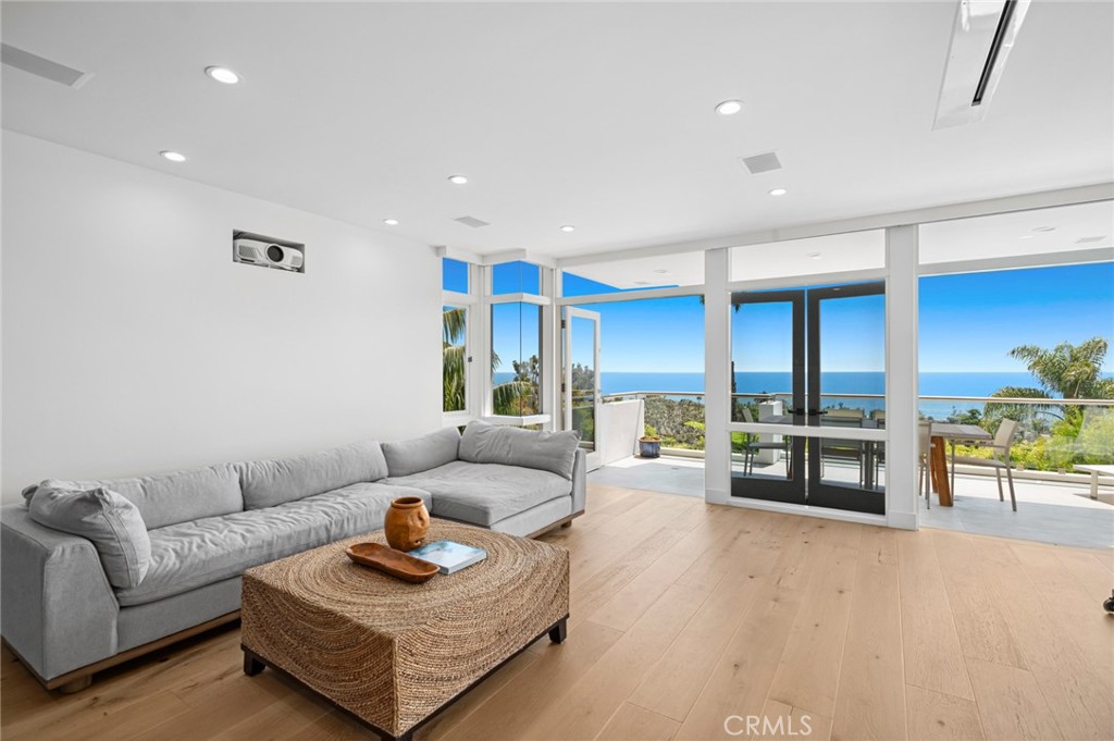 1061 Skyline Drive