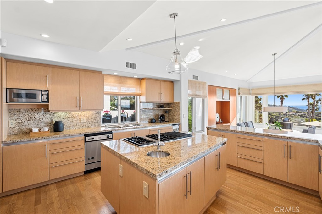 1598 Skyline Drive