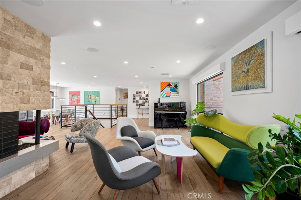 1435 Cerritos Drive