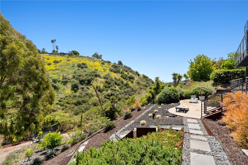 1435 Cerritos Drive