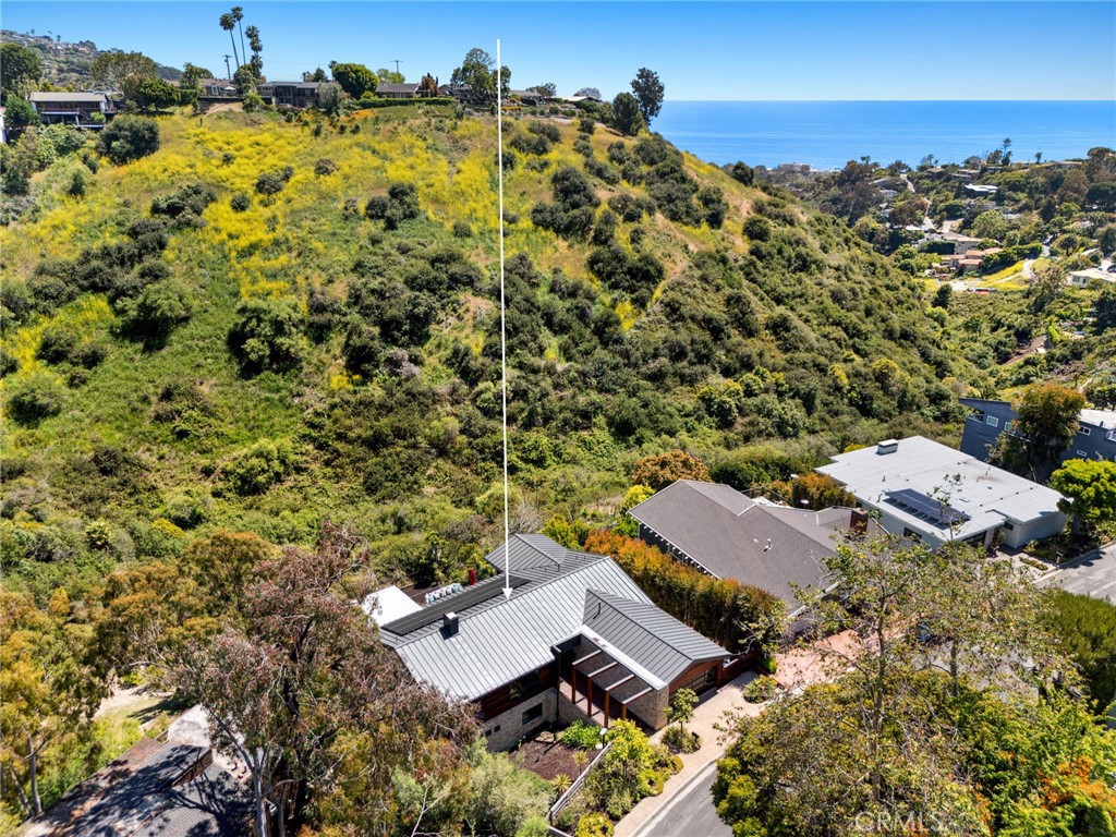 1435 Cerritos Drive