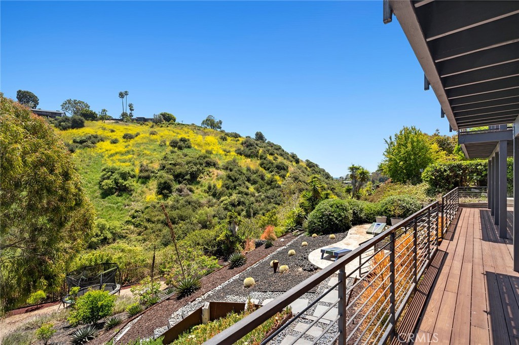 1435 Cerritos Drive