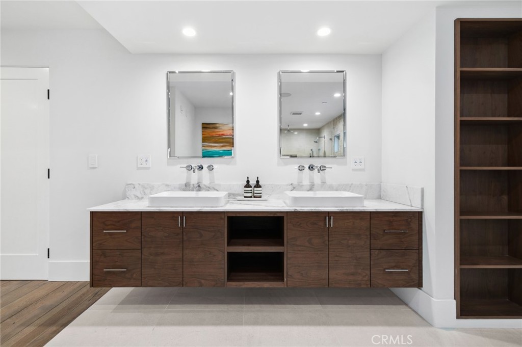 1435 Cerritos Drive