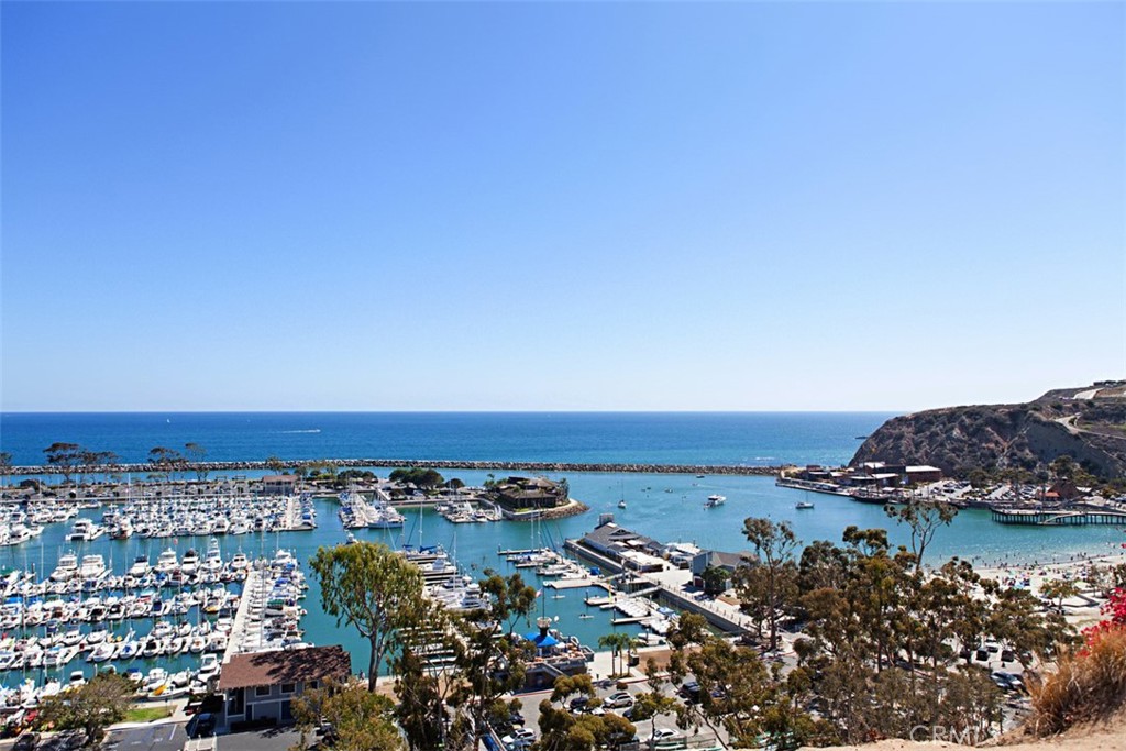 23 Los Monteros