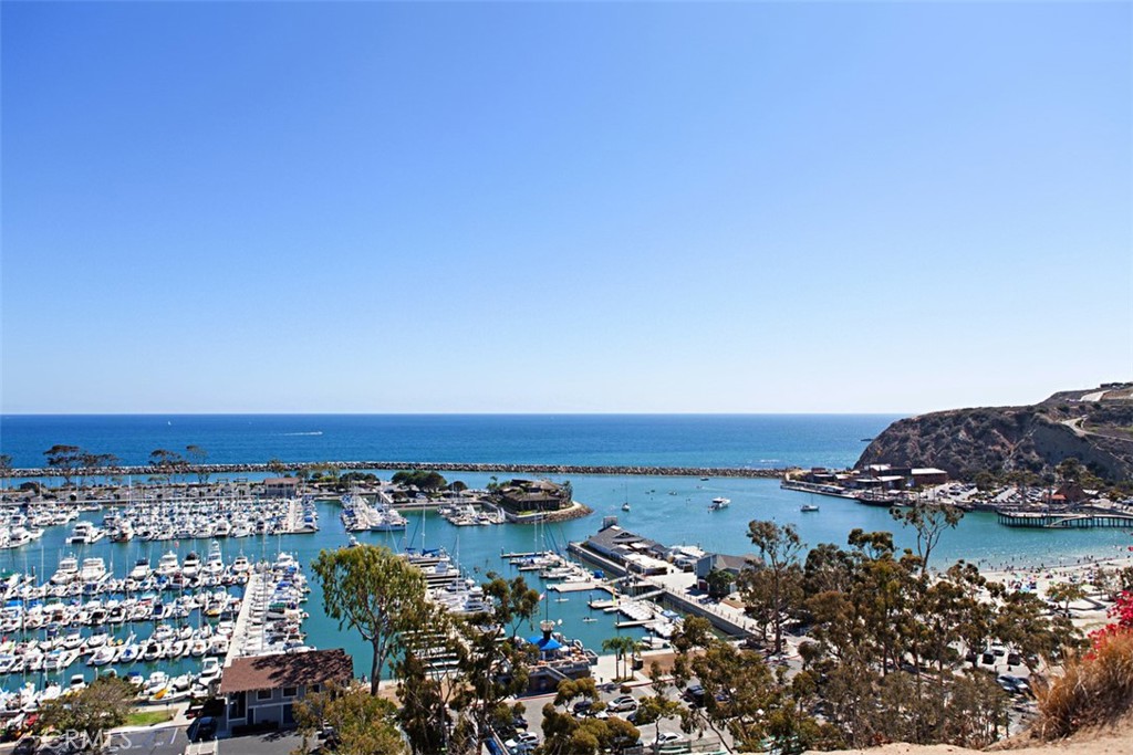 23 Los Monteros
