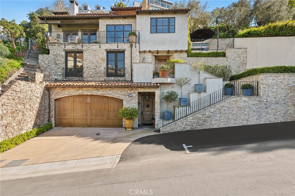 2100 Crestview Drive
