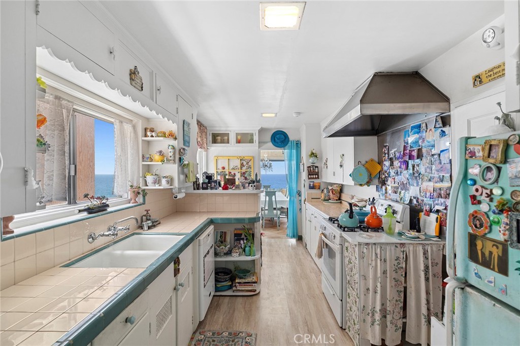 1665 Viking Road