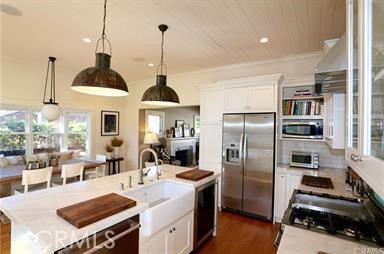 555 Bluebird Canyon Drive