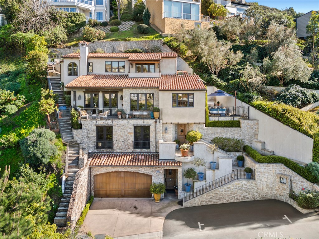 2100 Crestview Drive