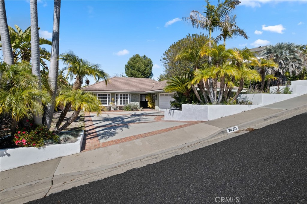 24291 Los Serranos Drive