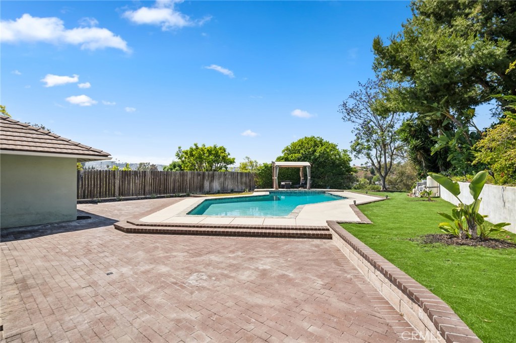 24291 Los Serranos Drive