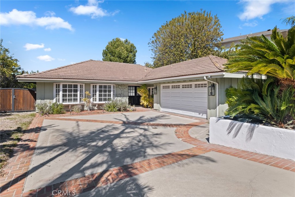 24291 Los Serranos Drive