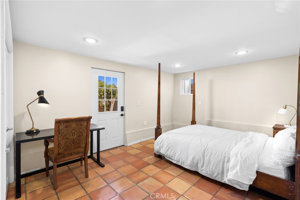 1091 La Mirada Street