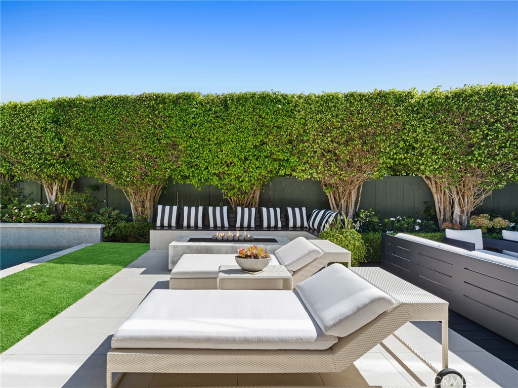 820 Emerald Bay
