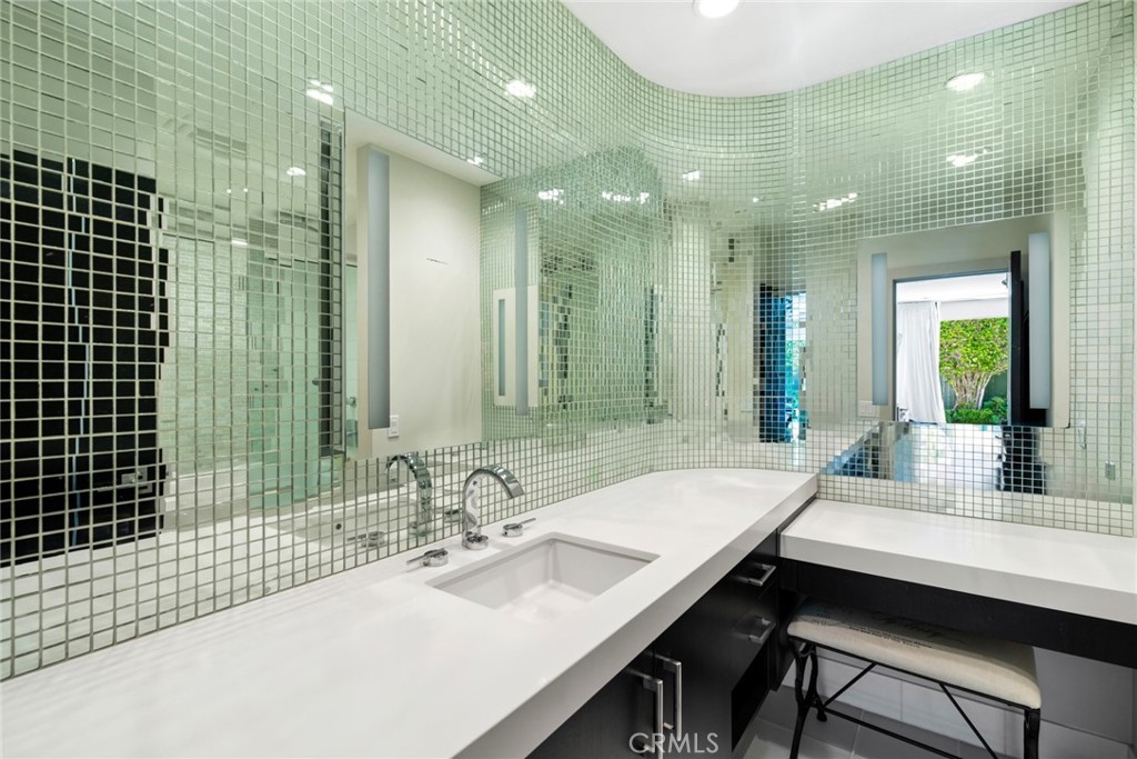 820 Emerald Bay