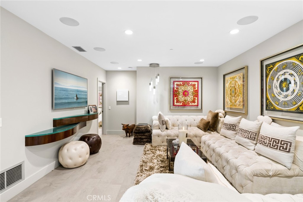 820 Emerald Bay