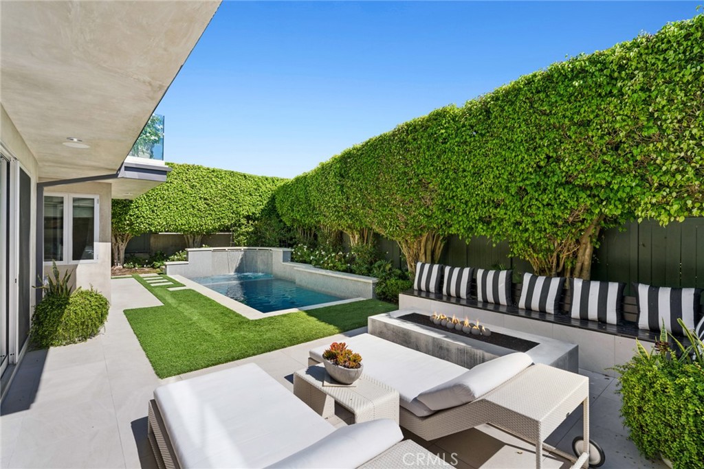 820 Emerald Bay