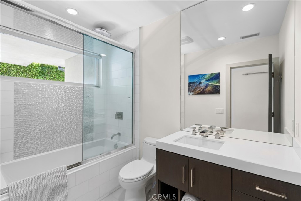 820 Emerald Bay