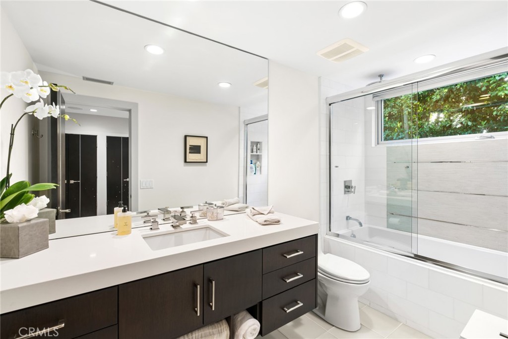 820 Emerald Bay
