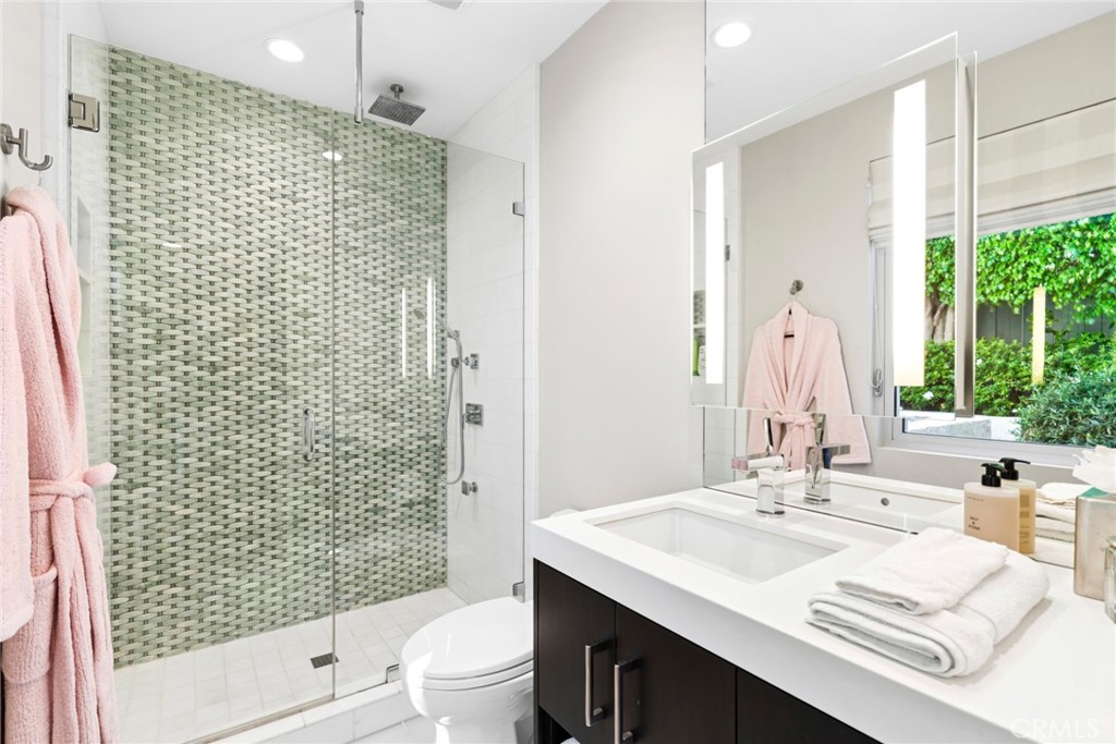 820 Emerald Bay