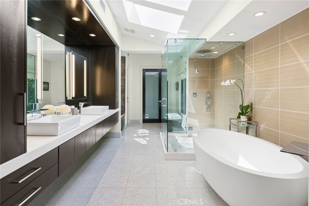 820 Emerald Bay